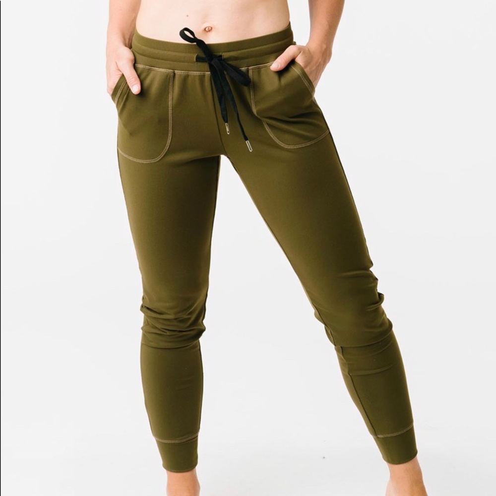 Zyia olive unwind jogger